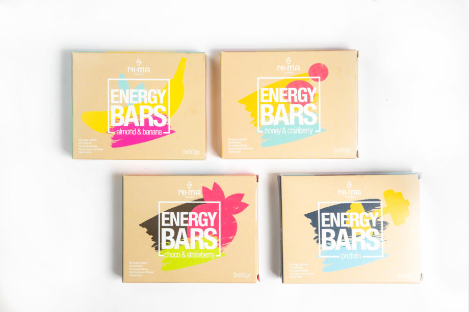 bars starter pack consists of almond and banana, honey cranberry, choco strawberry, protein
